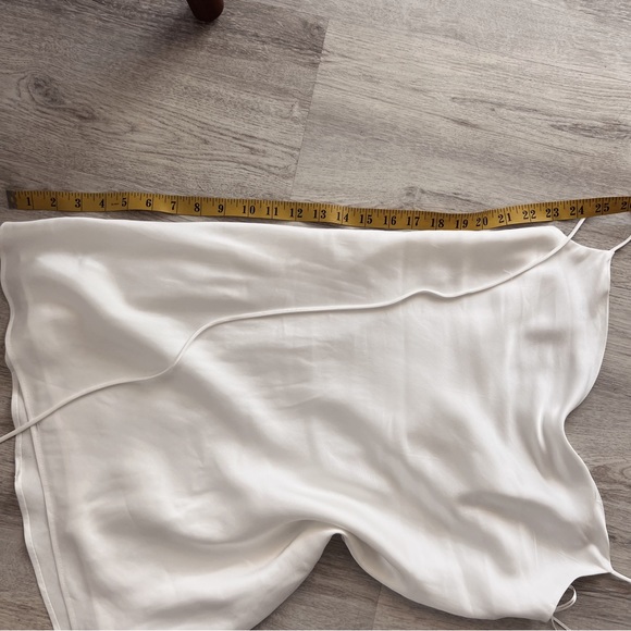 NWT CREAM WHITE SILKY BACKLESS DRESS - Picture 6 of 8